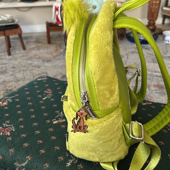 Dr. Seuss lounge fly push grinch Santa backpack 11 x 10 in great condition - Picture 5 of 11